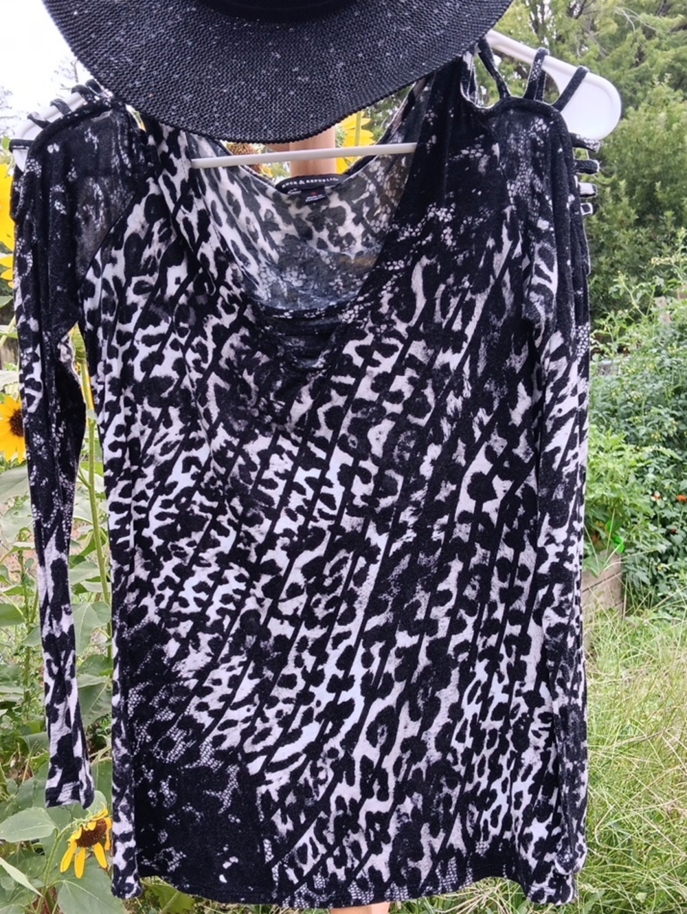 Rock & Republic Black and White Animal Print Long Sleeve Top